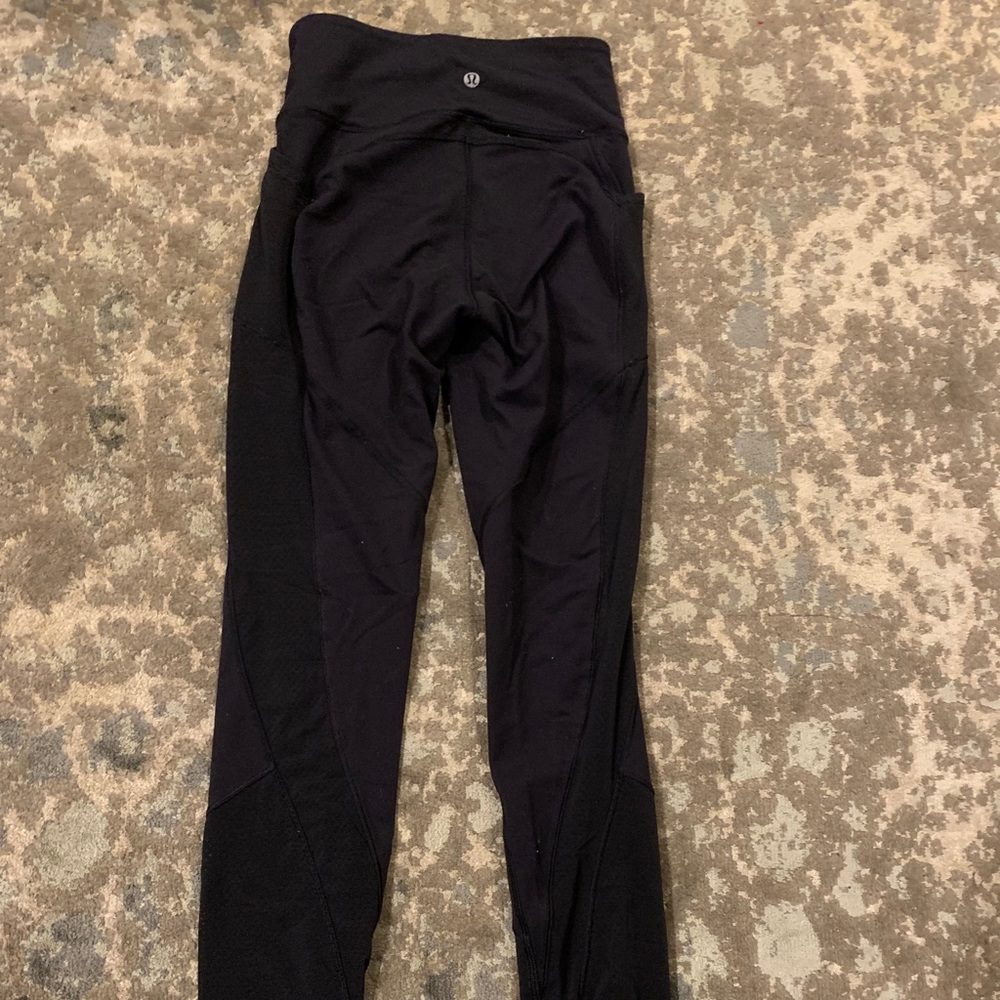 BLACK LULULEMON LEGGINGS - Picture 4 of 5